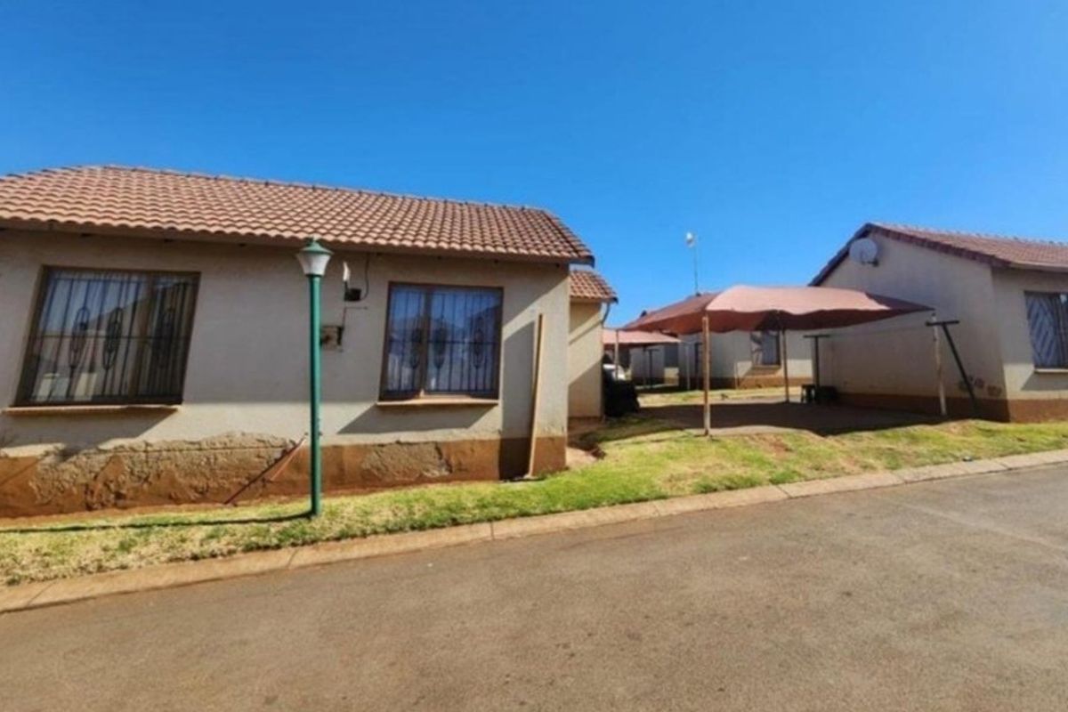 2-bedroom, 1-bathroom home for sale in Clayville.  - Photo 2