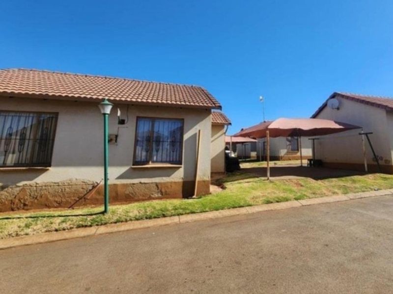 2-bedroom, 1-bathroom home for sale in Clayville.  - Photo 2