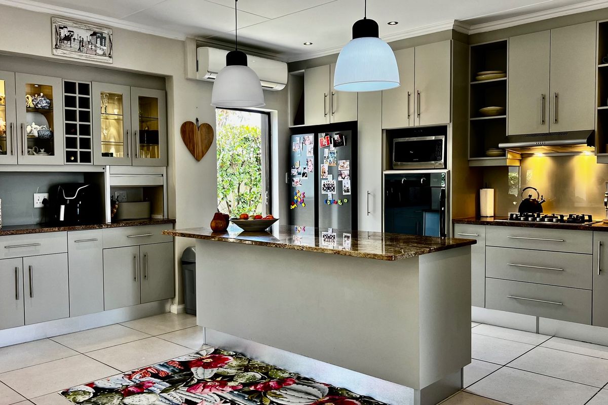 MODERN, LOW-MAINTENANCE LIVING IN THE EXCLUSIVE EARLS COURT LIFESTYLE ESTATE, GEORGE - Photo 3