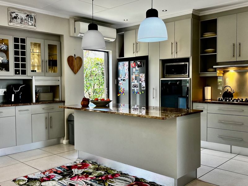 MODERN, LOW-MAINTENANCE LIVING IN THE EXCLUSIVE EARLS COURT LIFESTYLE ESTATE, GEORGE - Photo 3