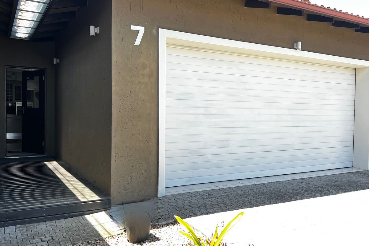 MODERN, LOW-MAINTENANCE LIVING IN THE EXCLUSIVE EARLS COURT LIFESTYLE ESTATE, GEORGE - Photo 2