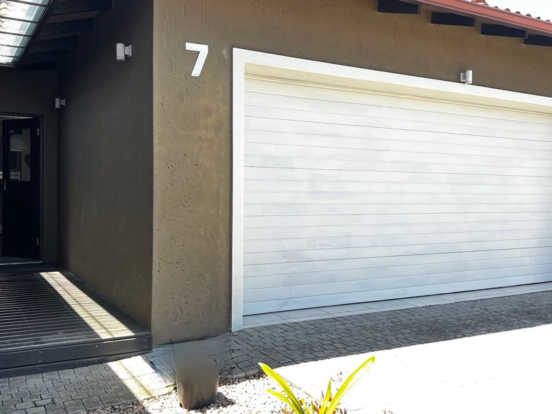 MODERN, LOW-MAINTENANCE LIVING IN THE EXCLUSIVE EARLS COURT LIFESTYLE ESTATE, GEORGE - Photo 2