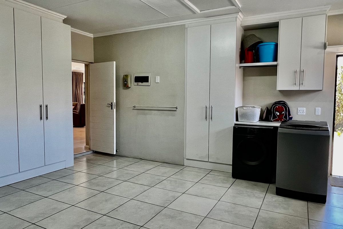 MODERN, LOW-MAINTENANCE LIVING IN THE EXCLUSIVE EARLS COURT LIFESTYLE ESTATE, GEORGE - Photo 4