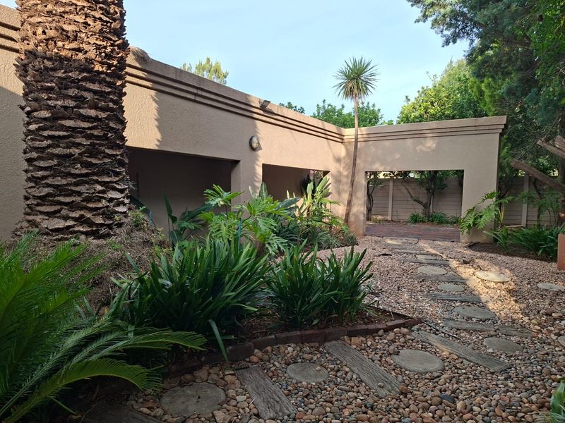 Beautiful 3-Bedroom Family Home with Exceptional Entertainment Areas and Ample parking for sale in LA HOFF. - Photo 3