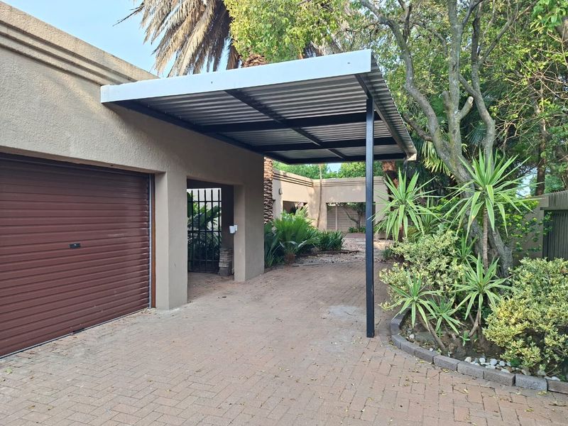 Beautiful 3-Bedroom Family Home with Exceptional Entertainment Areas and Ample parking for sale in LA HOFF. - Photo 2