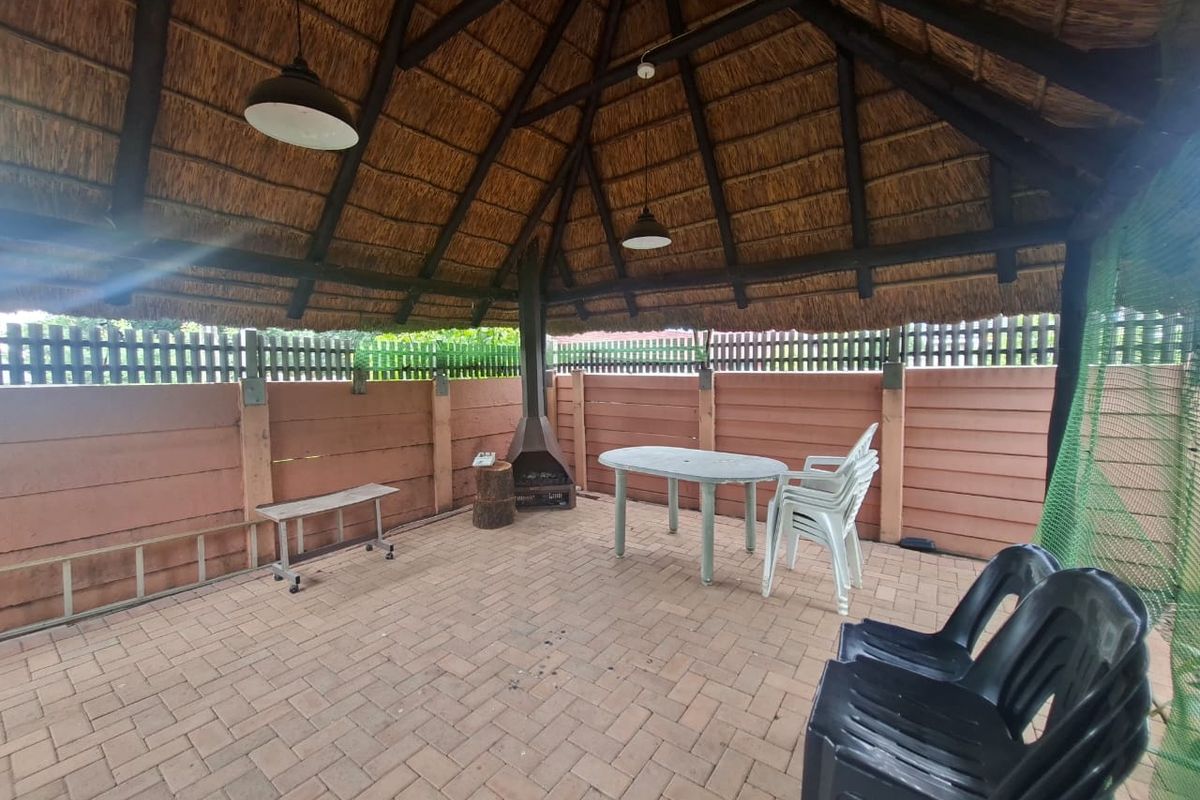 Beautiful 3-Bedroom Family Home with Exceptional Entertainment Areas and Ample parking for sale in LA HOFF. - Photo 5