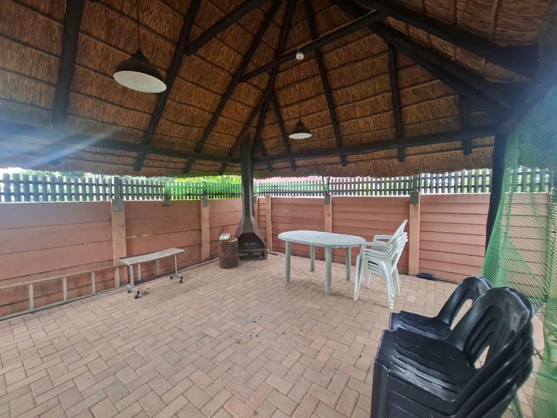 Beautiful 3-Bedroom Family Home with Exceptional Entertainment Areas and Ample parking for sale in LA HOFF. - Photo 5