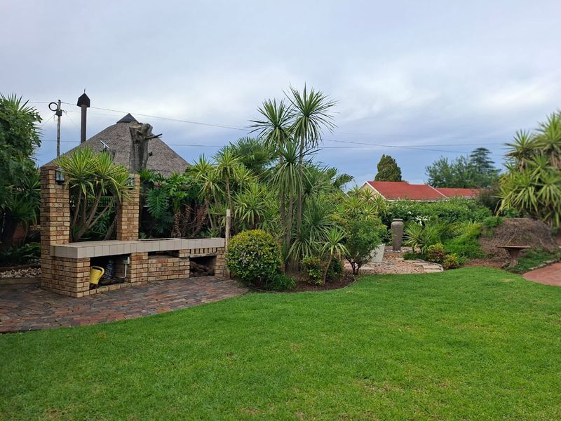 Beautiful 3-Bedroom Family Home with Exceptional Entertainment Areas and Ample parking for sale in LA HOFF. - Photo 6