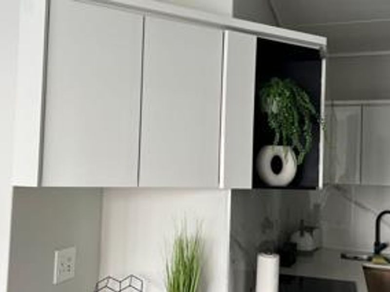 Waterfall Living: Modern 2-Bed Apartment - Photo 7
