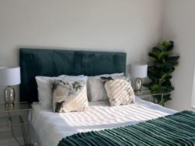 Waterfall Living: Modern 2-Bed Apartment - Photo 3