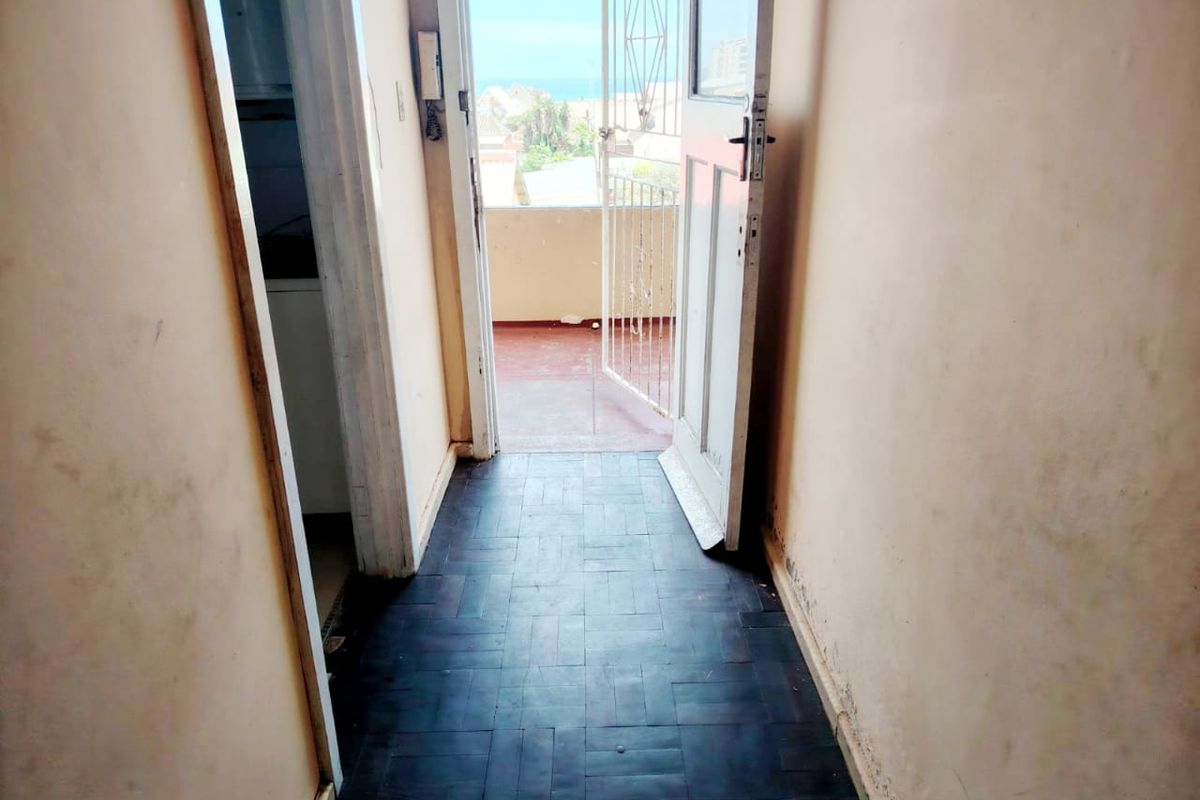 3 Bedroom Apartment for Sale in Quigney  - Photo 4