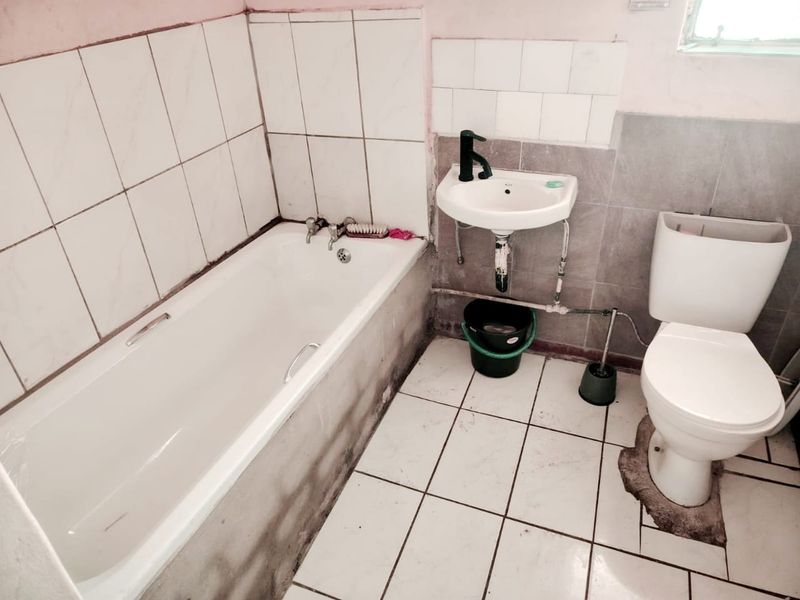 3 Bedroom Apartment for Sale in Quigney  - Photo 6