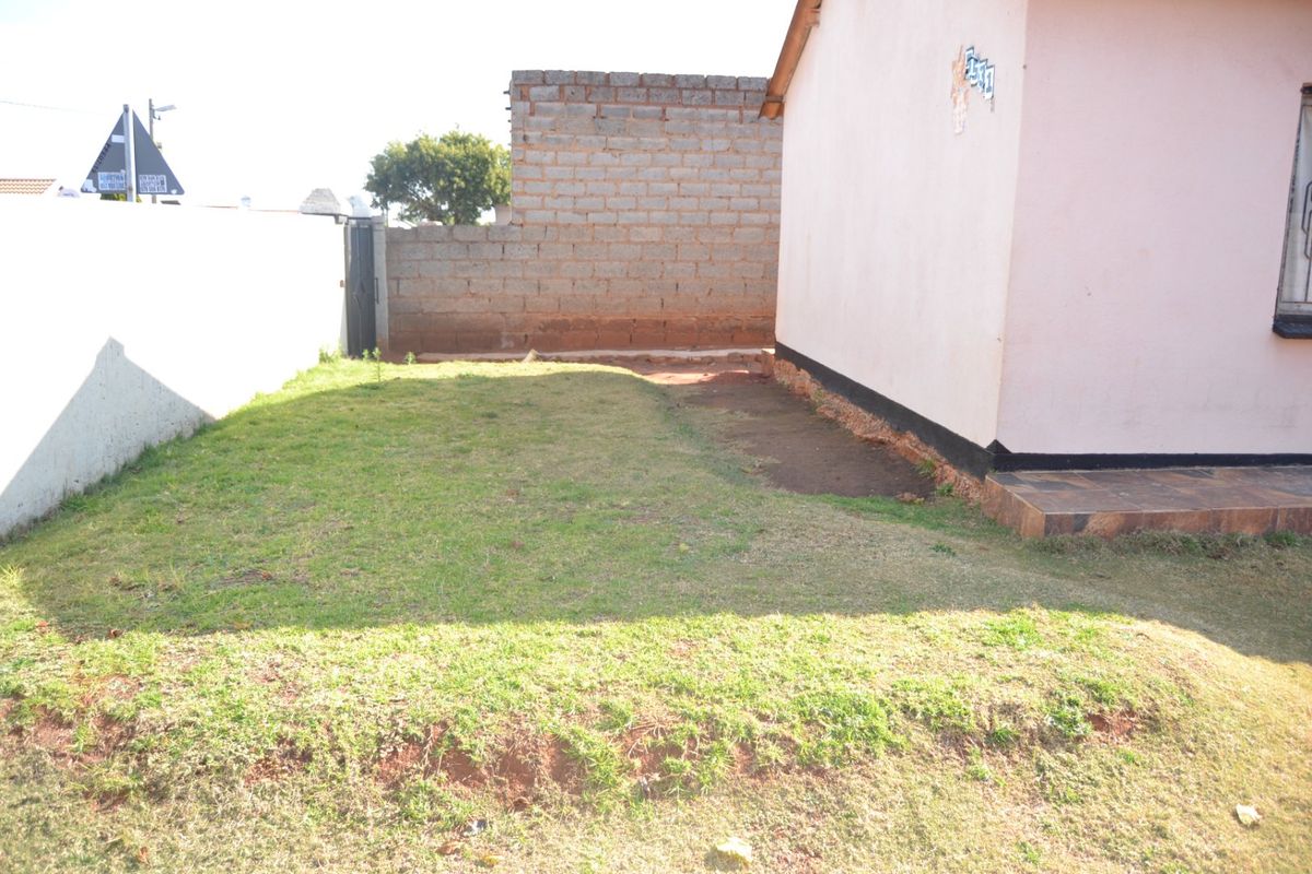 WELL SECURED 2 BEDROOM CLOSE TO ALL TRANSPORT MODE - Photo 4