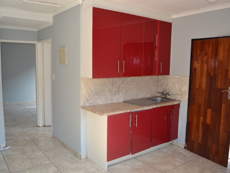 WELL SECURED 2 BEDROOM CLOSE TO ALL TRANSPORT MODE - Photo 9