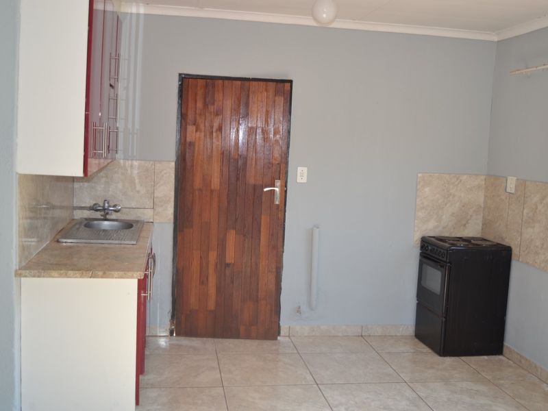 WELL SECURED 2 BEDROOM CLOSE TO ALL TRANSPORT MODE - Photo 8