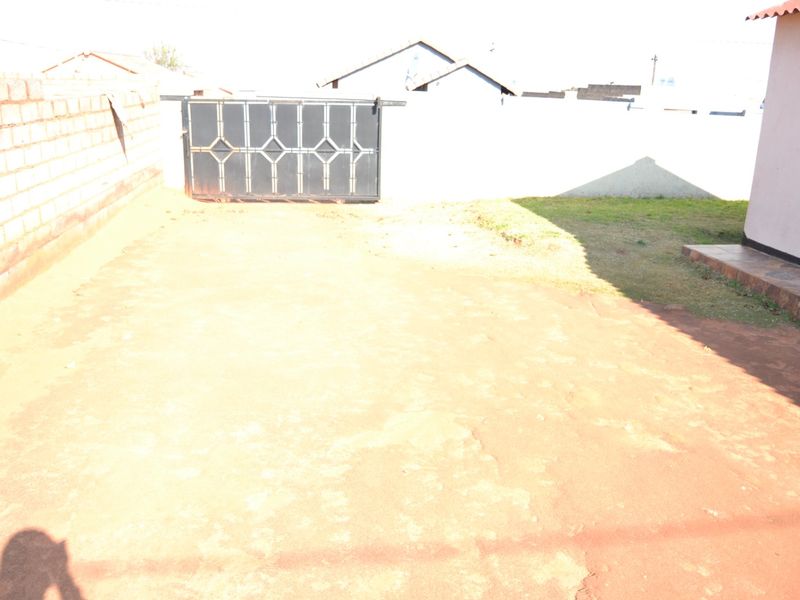 WELL SECURED 2 BEDROOM CLOSE TO ALL TRANSPORT MODE - Photo 3