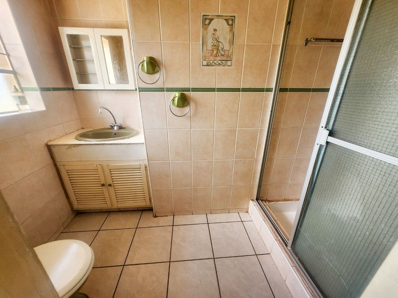 A well-designed property offering dual-living convenience and a double garage. - Photo 7