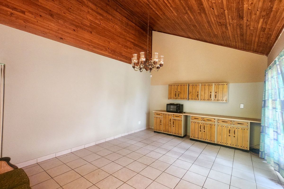 A well-designed property offering dual-living convenience and a double garage. - Photo 5