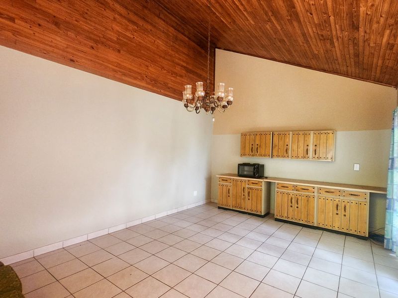 A well-designed property offering dual-living convenience and a double garage. - Photo 5