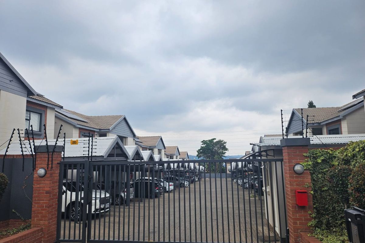 Ground Floor Stylish 2-Bedroom Apartment with Balcony and Private Gate Access in Ferndale! - Photo 2