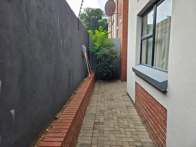 Ground Floor Stylish 2-Bedroom Apartment with Balcony and Private Gate Access in Ferndale! - Photo 5