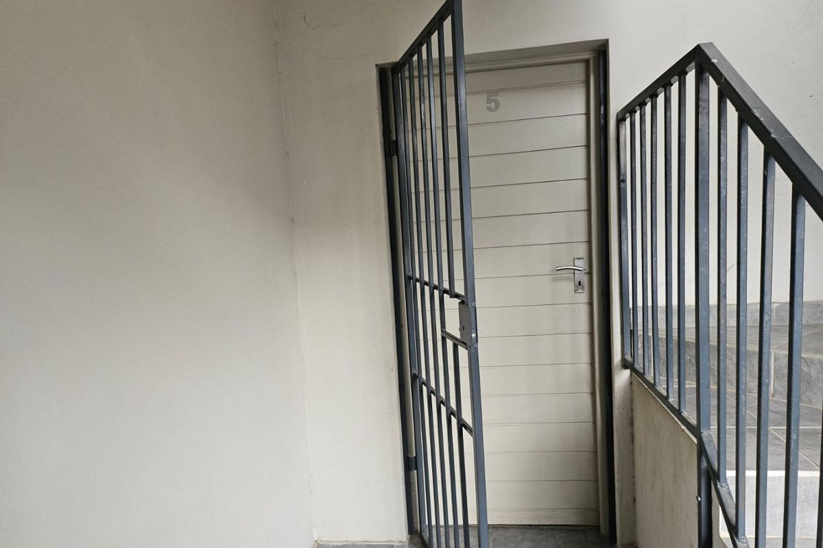 Ground Floor Stylish 2-Bedroom Apartment with Balcony and Private Gate Access in Ferndale! - Photo 3