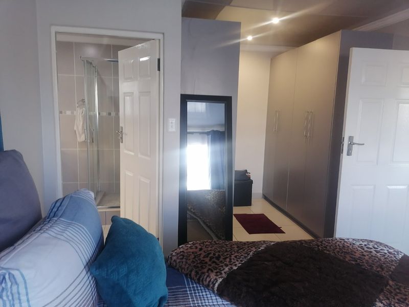 Modern Gem in the Perfect Spot - Photo 6