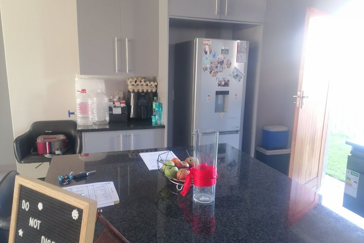 Modern Gem in the Perfect Spot - Photo 4