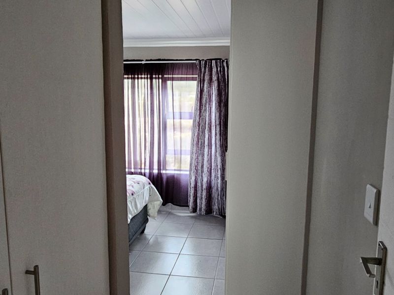 Prestige Estate in Albertinia. Available to rent or buy. - Photo 10