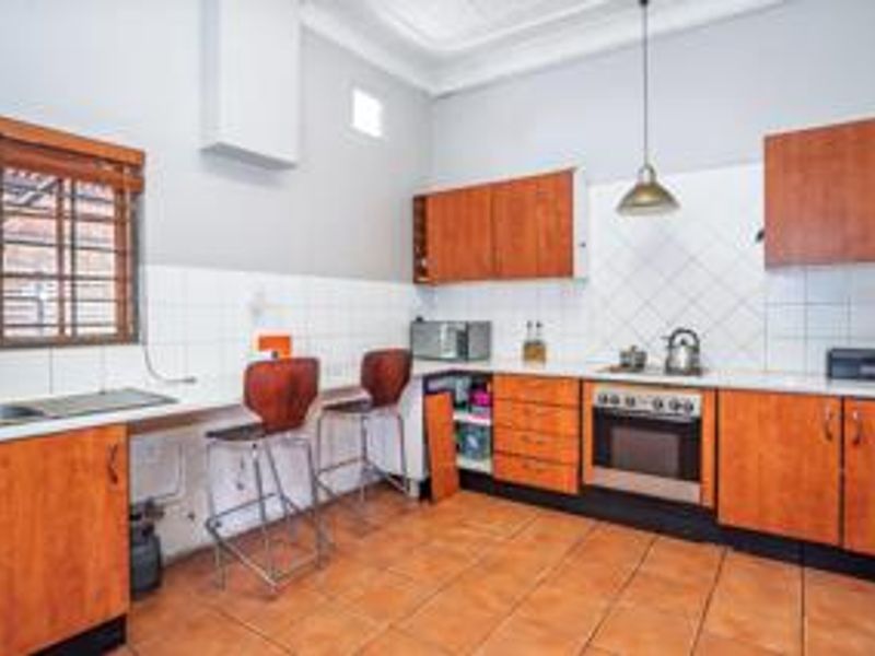 Charming 3-Bedroom Family Home In a Peace Convenient Location  - Photo 4
