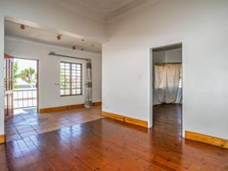 Charming 3-Bedroom Family Home In a Peace Convenient Location  - Photo 9