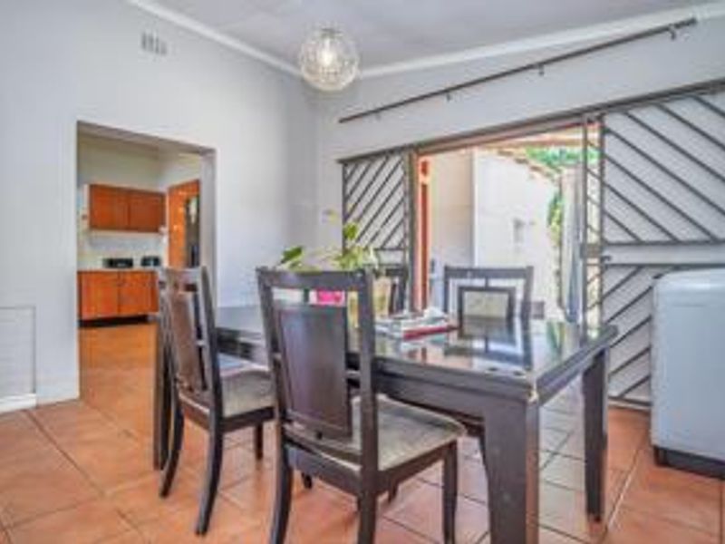 Charming 3-Bedroom Family Home In a Peace Convenient Location  - Photo 6