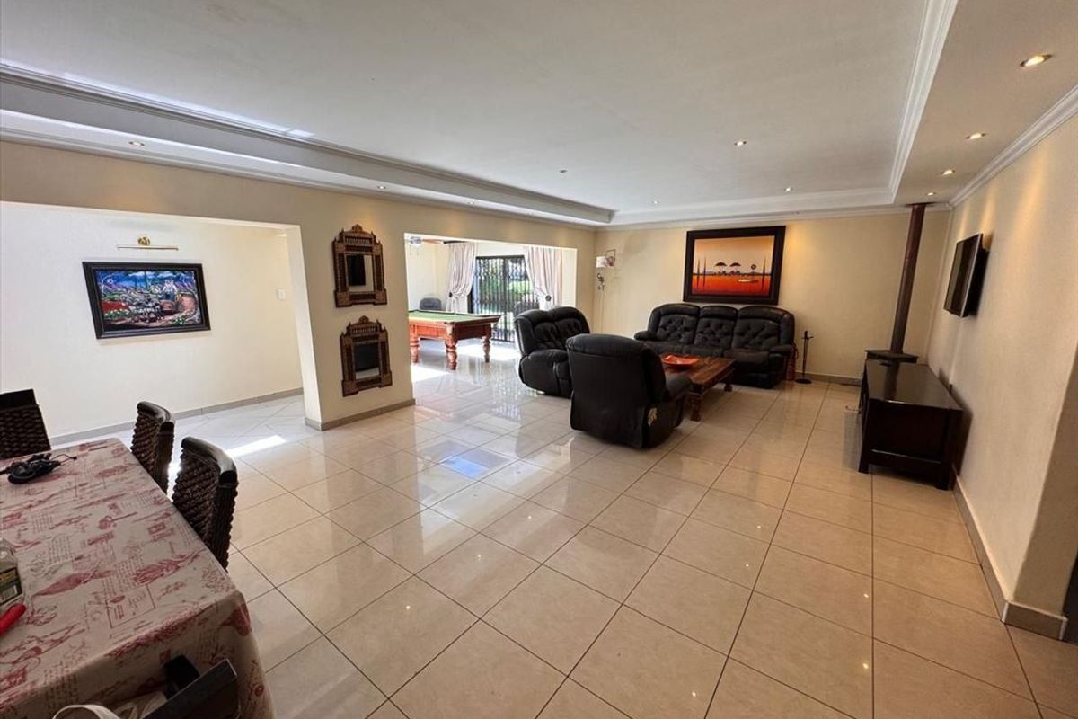 Spacious Family Home with Exceptional Features - Photo 2