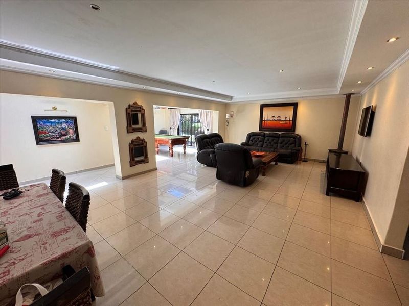 Spacious Family Home with Exceptional Features - Photo 2