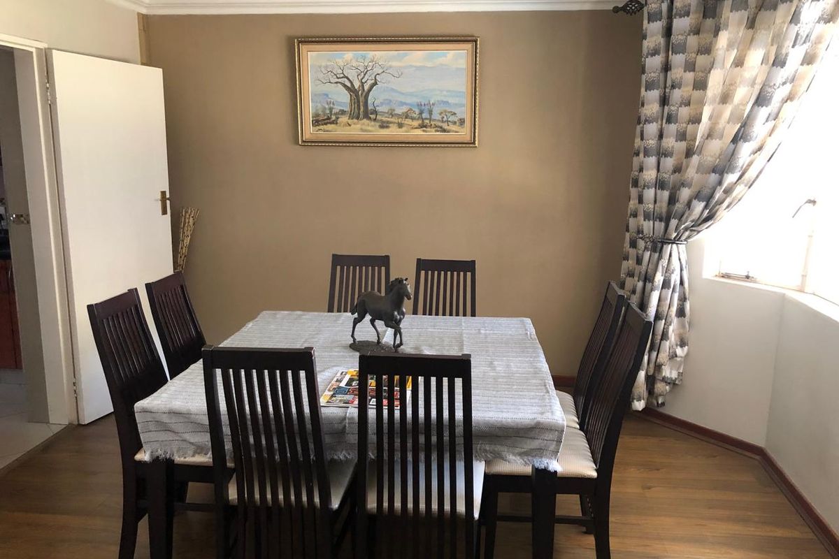 Luxurious Family Haven in Montana Park - Photo 5