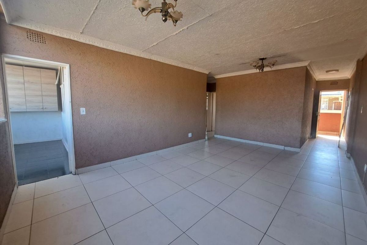 Spacious Benoni Flat in Central Stroll - Photo 2