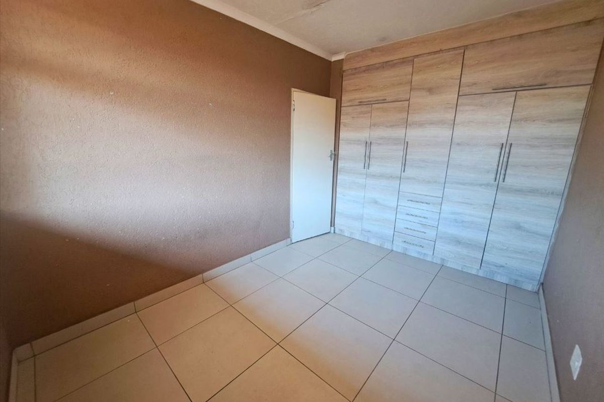Spacious Benoni Flat in Central Stroll - Photo 3