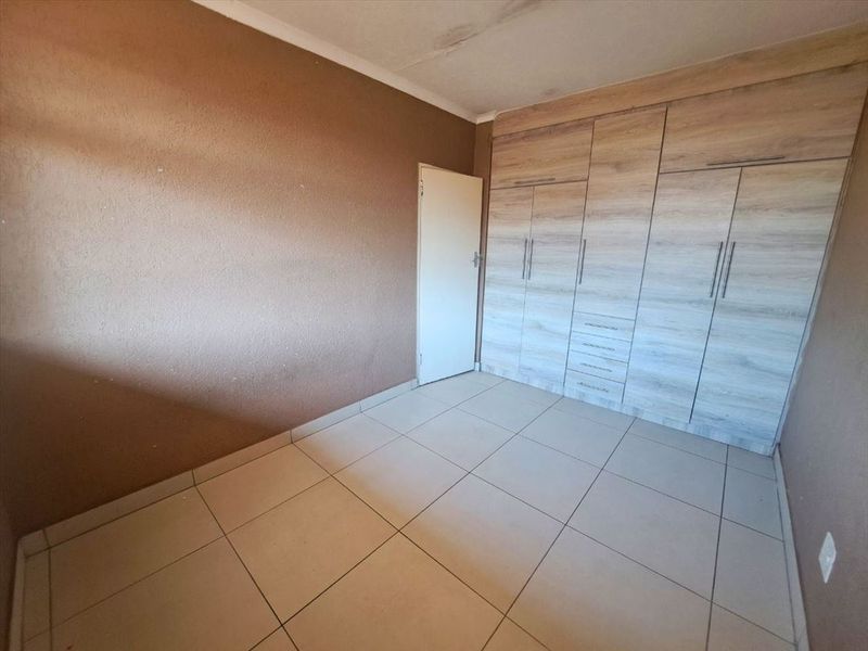 Spacious Benoni Flat in Central Stroll - Photo 3
