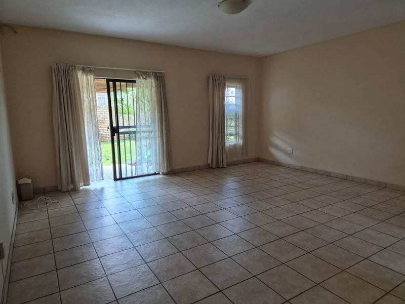 2-Bedroom Flatlet for sale in Flamwood - Photo 2