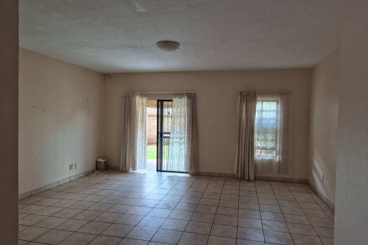 2-Bedroom Flatlet for sale in Flamwood - Photo 3