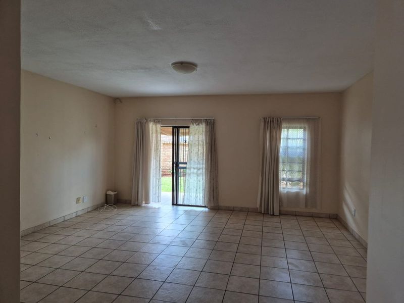 2-Bedroom Flatlet for sale in Flamwood - Photo 3