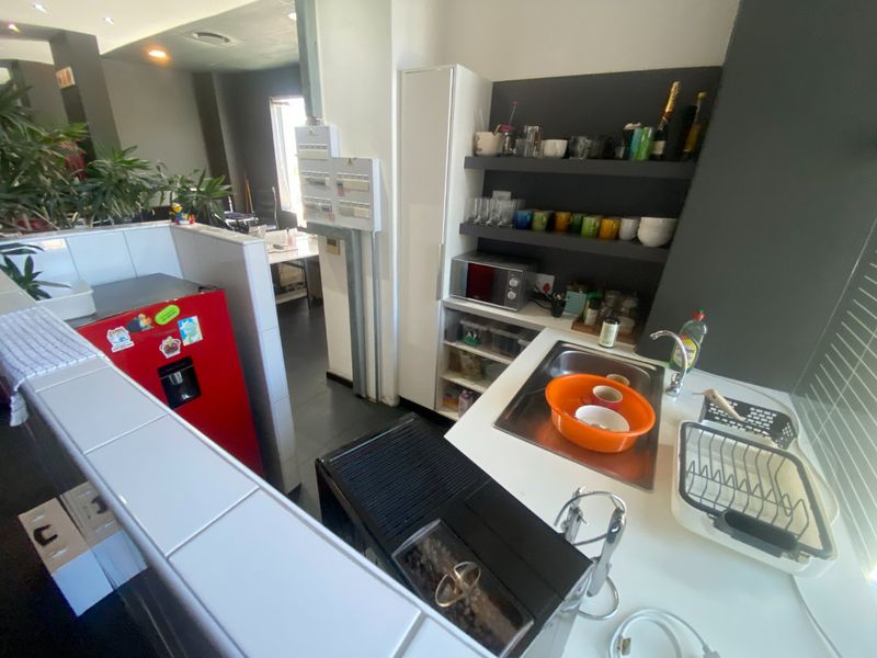 89m2 Commercial Space to Let in Claremont  - Photo 4