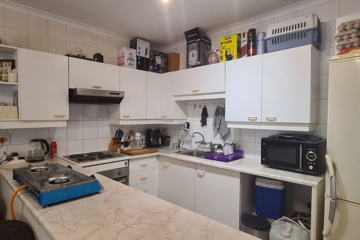 Spacious 1 bed 1 bath ground floor apartment for sale in Morningside - Photo 4