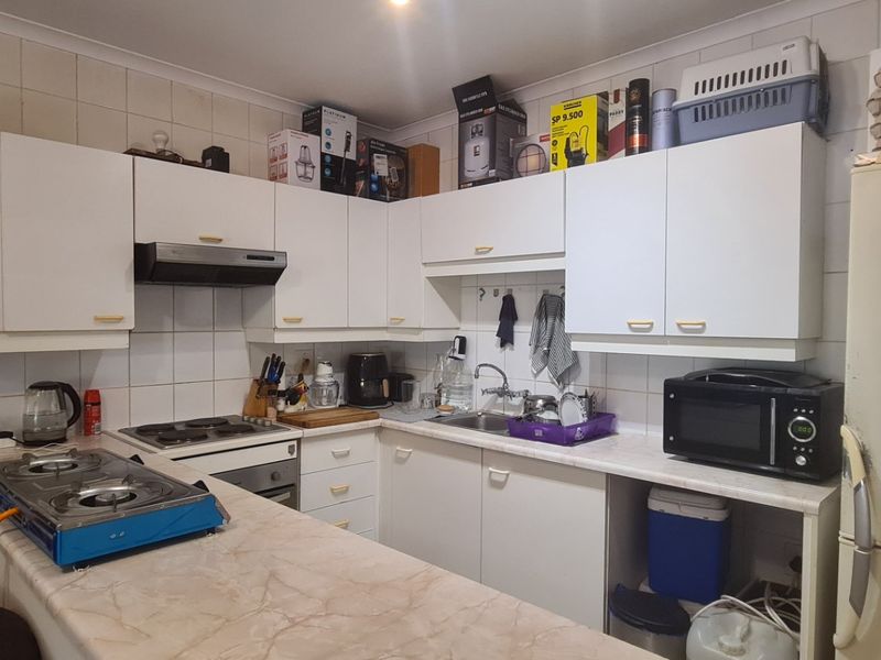 Spacious 1 bed 1 bath ground floor apartment for sale in Morningside - Photo 4