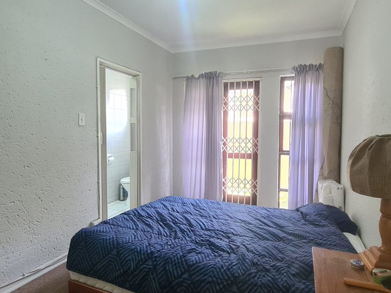 Spacious 1 bed 1 bath ground floor apartment for sale in Morningside - Photo 6