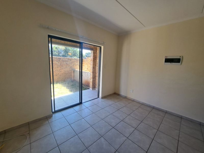 Bright 2-Bed Flat in Benoni with Garden Space - Photo 10