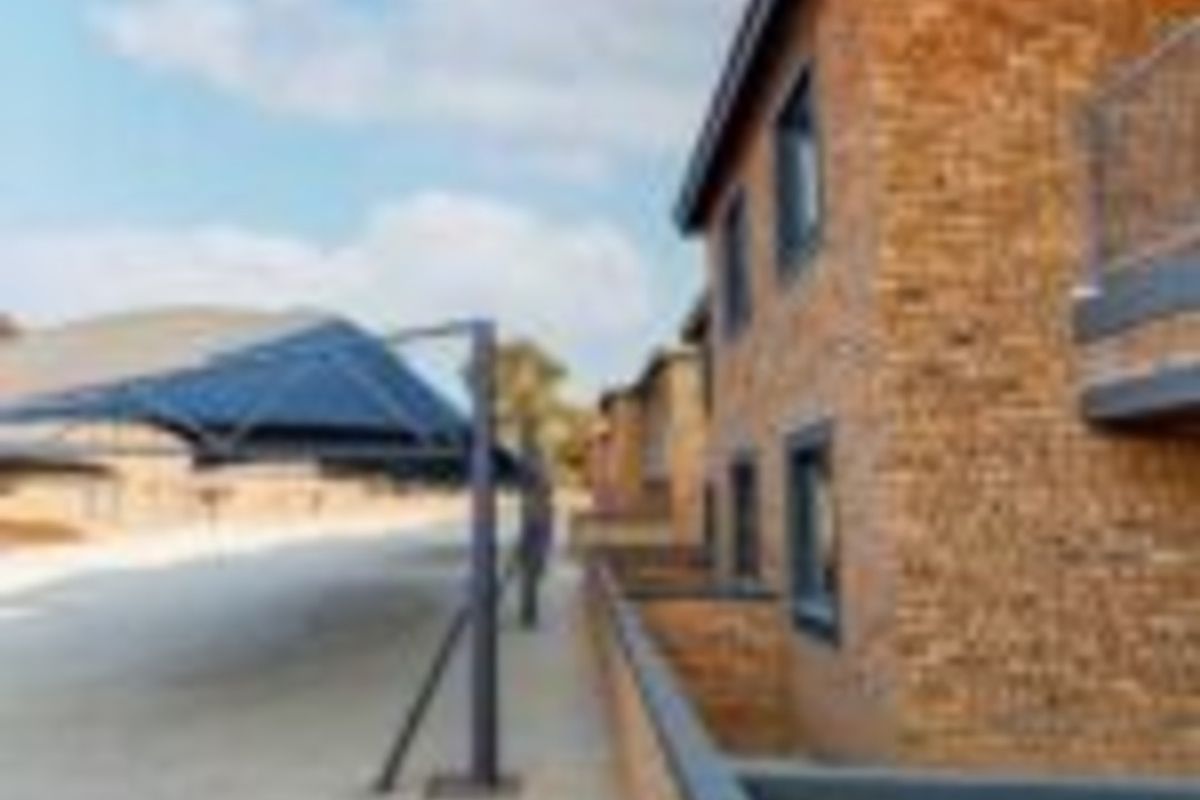 Bright 2-Bed Flat in Benoni with Garden Space - Photo 3