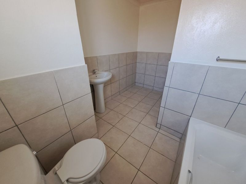 Bright 2-Bed Flat in Benoni with Garden Space - Photo 6