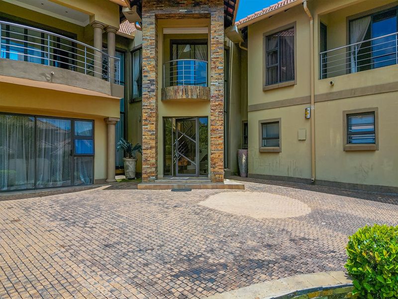 Experience Luxury Estate Living in the Heart of Hartbeespoort - Photo 3