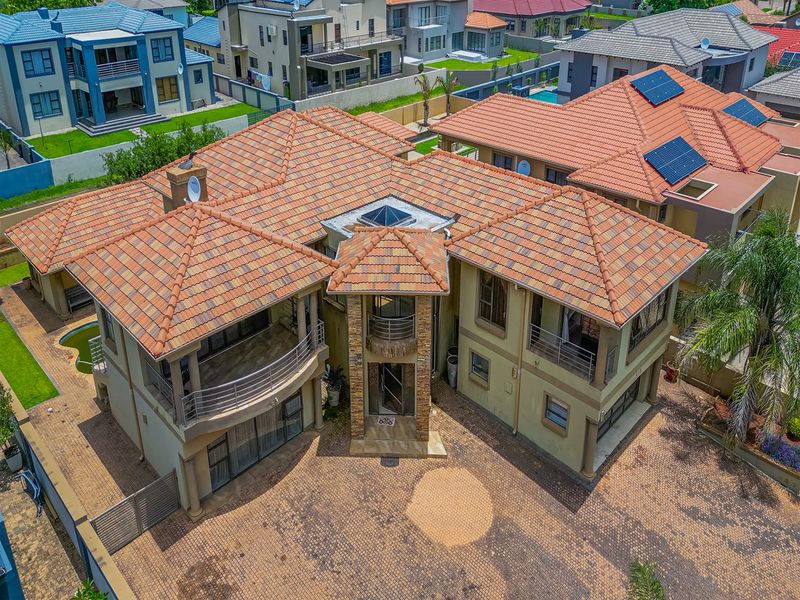 Experience Luxury Estate Living in the Heart of Hartbeespoort - Photo 9